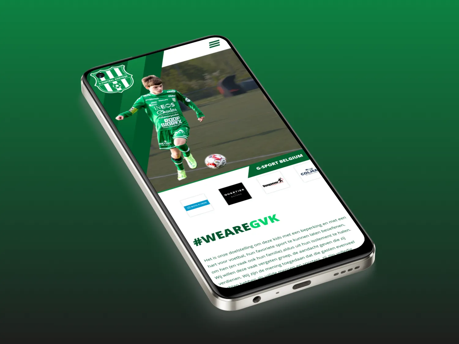 Mockup van de website van G-Voetbal Kortrijk op verschillende schermen